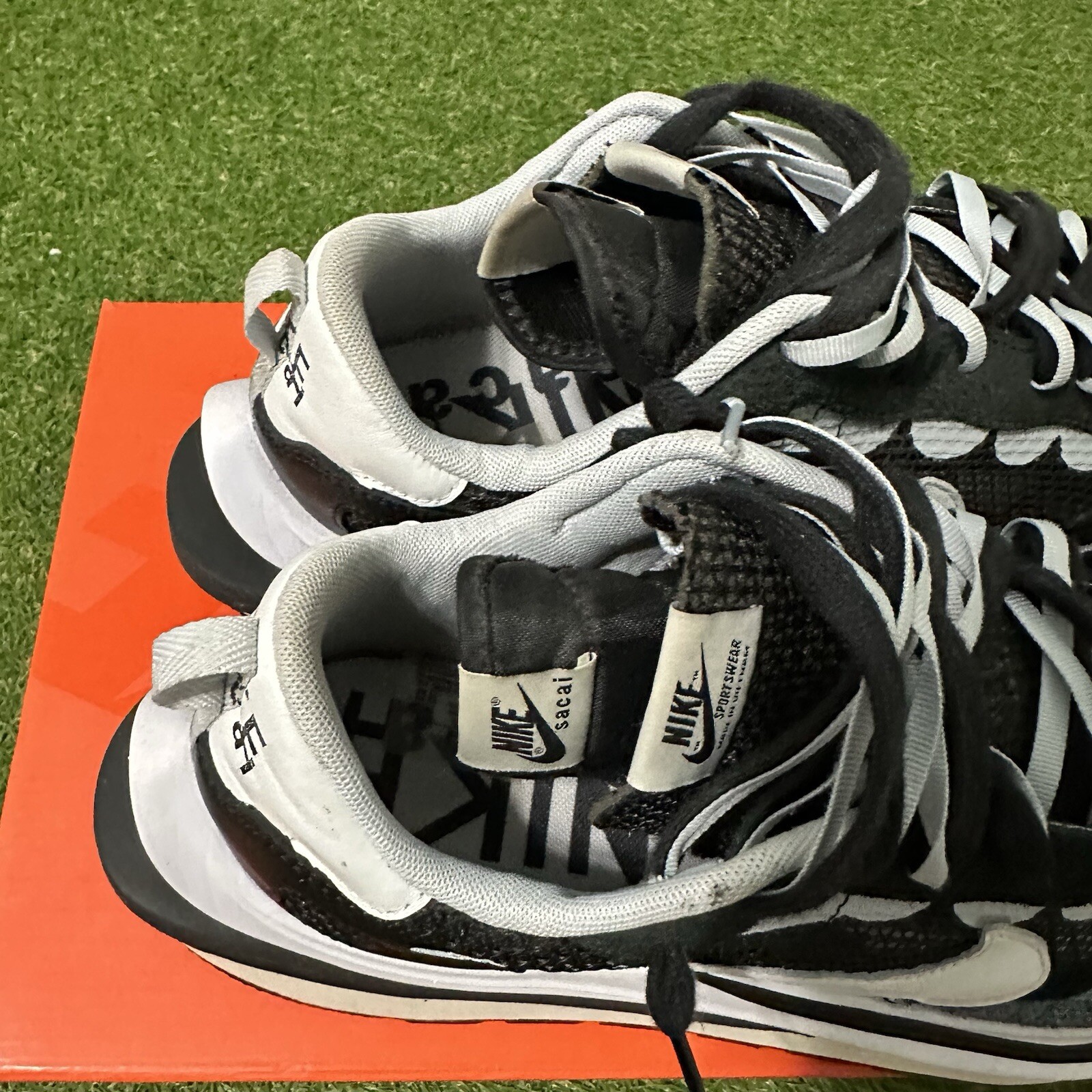 SACAI X NIKE Taglia 11 Nike Sacai x VaporWaffle Black Summit White 2020 CV1363 001 usate in ottime condizioni