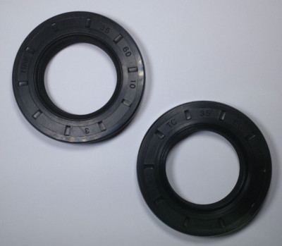 FINAL DRIVE SEALS SET OF 2 VOLKSWAGEN T1 BUG SUPER BEETLE T3 GHIA 1969-79