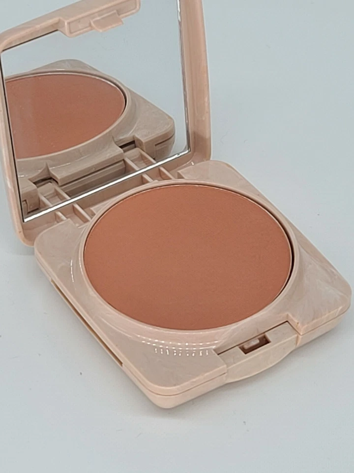 Beauticontrol *SUNGLOW* Perfecting Wet/Dry Finish WM - Image 4 of 4
