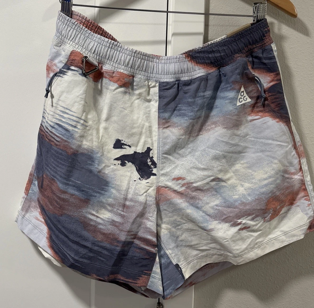 Nike ACG Running Hiking Trail Shorts Men’s Size Medium FN2474-493 NWT
Opens in a new window or tab