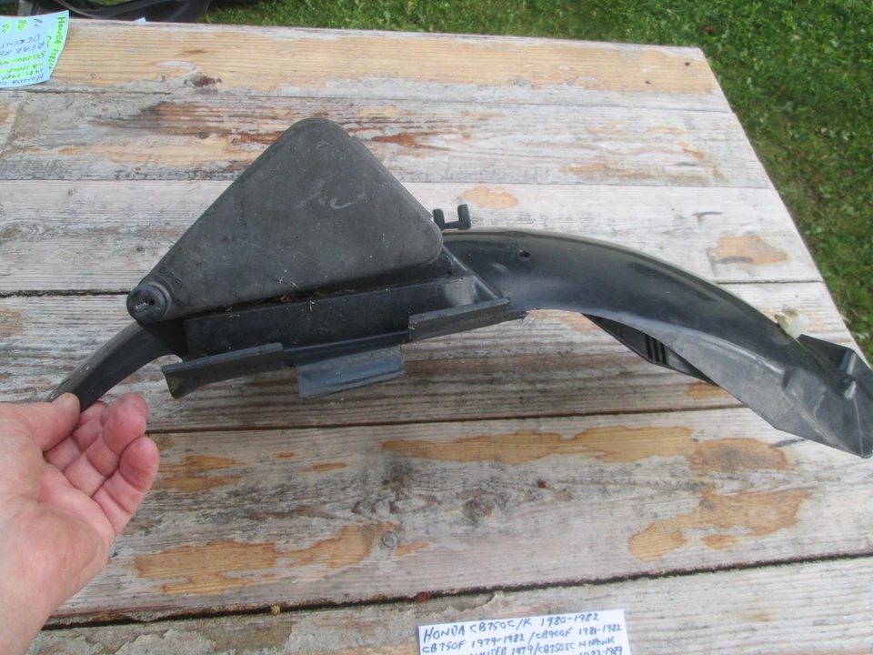 Guardabarros trasero OEM HONDA CB750C / F / K / L / SC N HAWK CB900F B, 80120-438-000 Foto 2 de 4