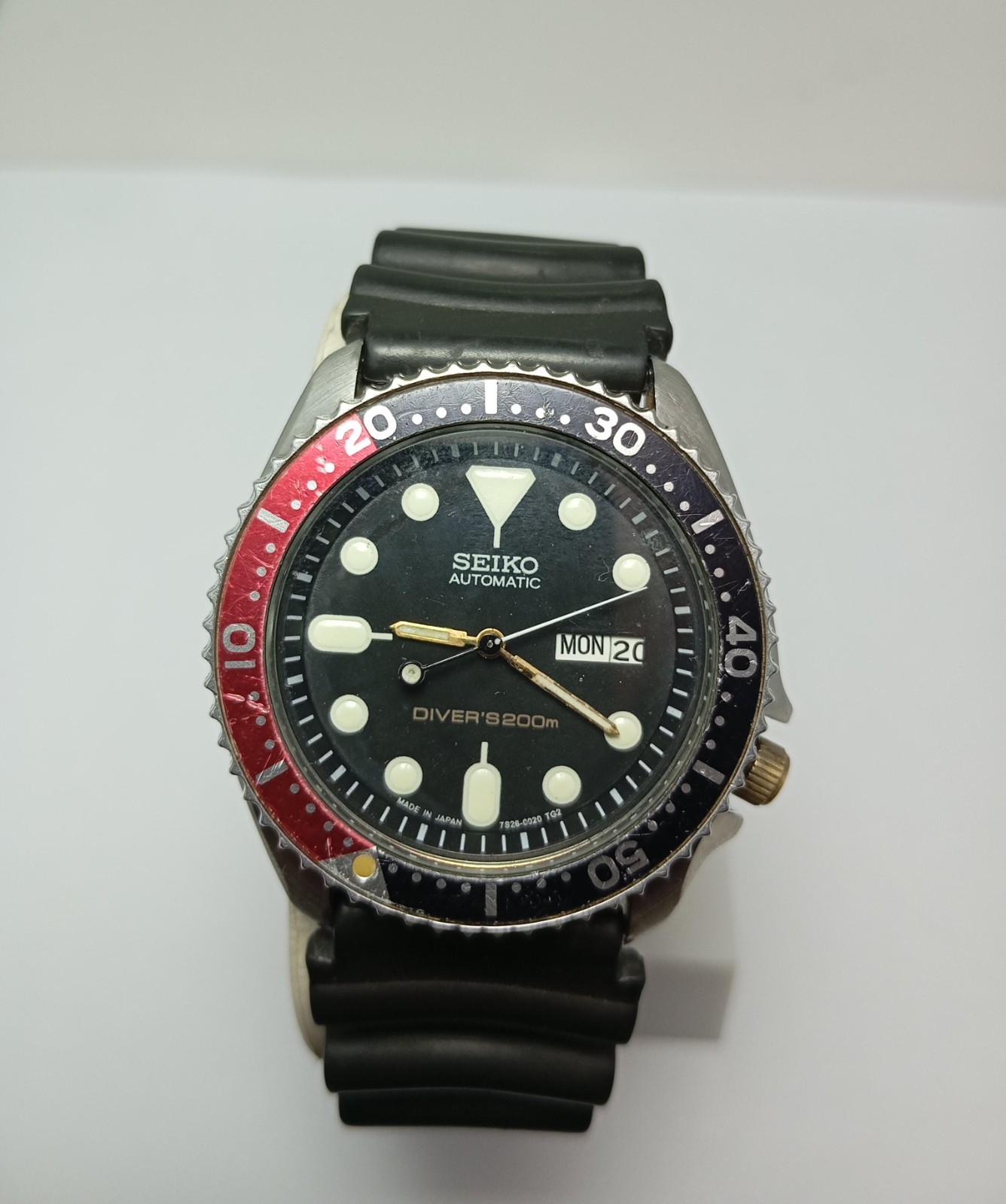 WORKING DATE SEIKO ORIGINAL REF:7S26-0020 DAY&amp; 200m WATCH - vintagewatches.pk