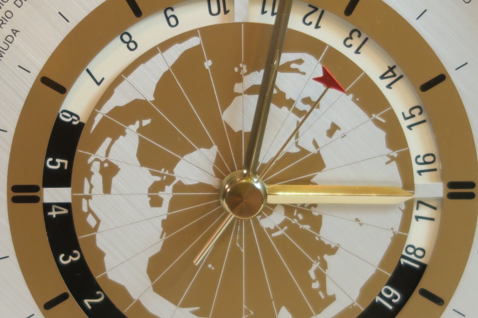 VINTAGE VERICHRON GMT WORLD TIME QUARTZ MANTEL CLOCK RED AIRPLANE