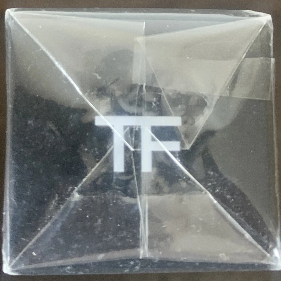 TOM FORD OMBRE COURO PERFUME SPRAY UNISSEX 0,34 Oz/10 ml TAMANHO VIAGEM!!! - Imagem 4 de 4