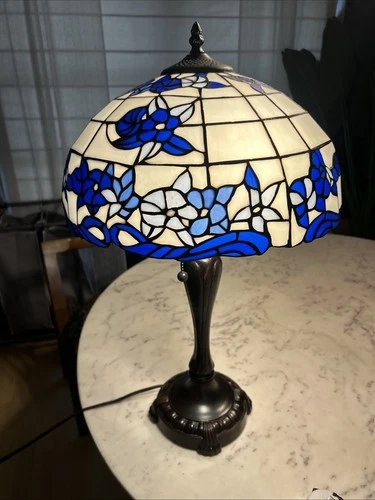 Vintage Tiffany Style Table Lamp White & Blue Stained Glass 14”W*24”H
