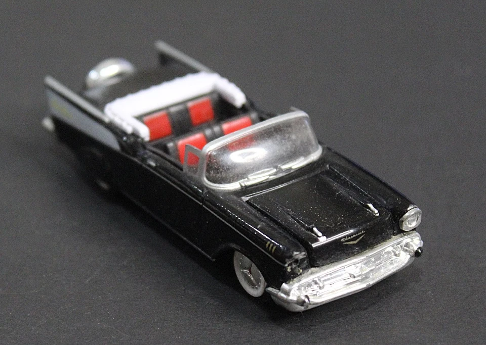 Racing Champions 1957 Chevrolet Bel Air Convertible 1:64 Scale Diecast - Image 3 of 4