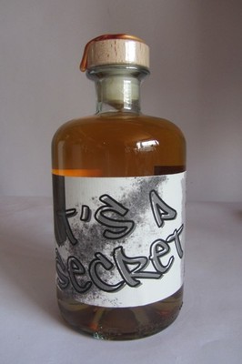 It's a secret 2018 3/18 DrWa 500ml / 55 % Vol.