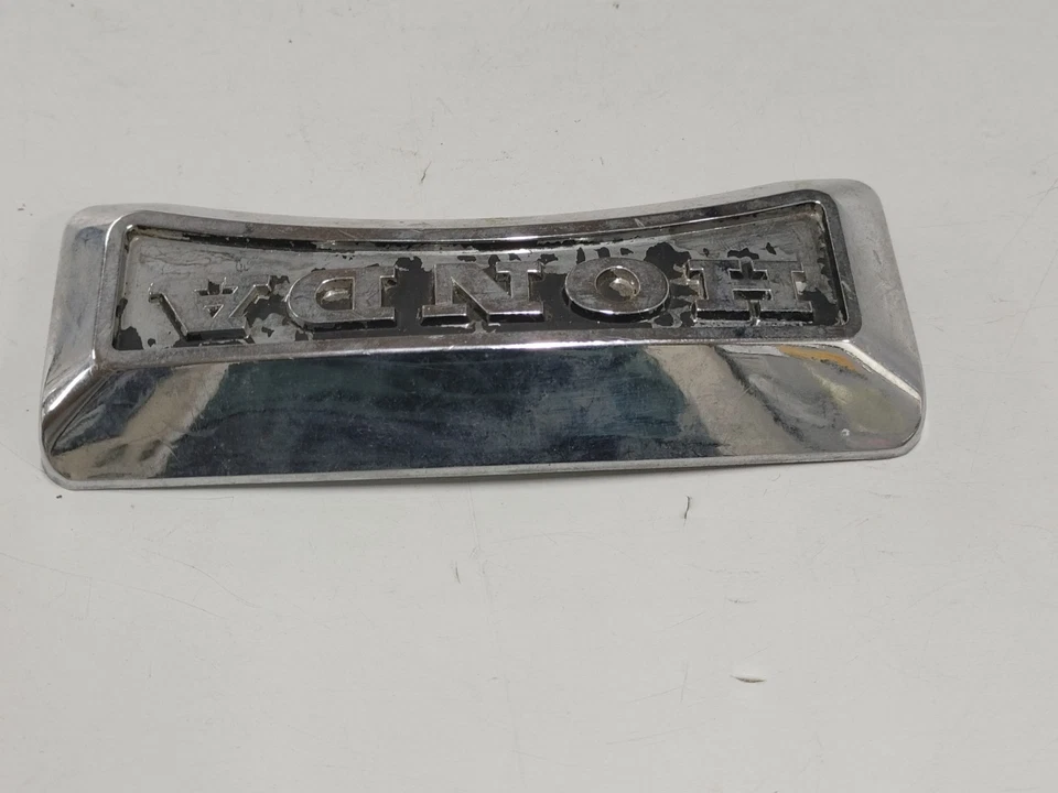Honda CM400C 1981 emblema de cubierta de horquilla 61401-447-000 Foto 3 de 4
