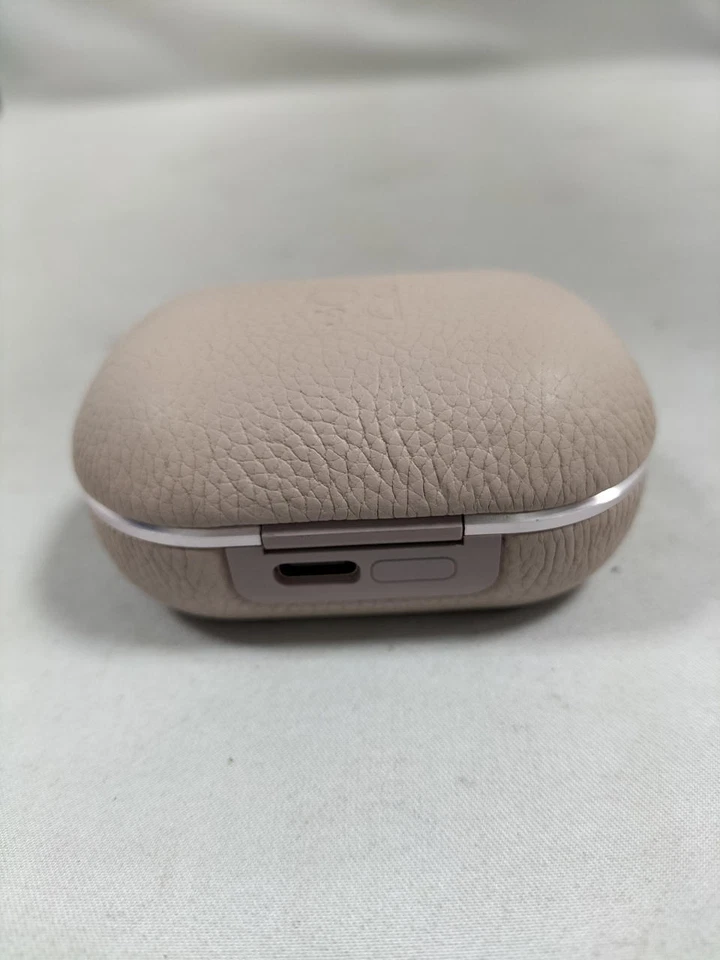 Bang & Olufsen Beoplay E8 3rd Generation Bluetooth In-Ear Earphones - Silver - Image 2 of 4