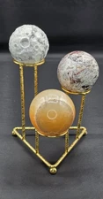 ✨ Gold 3-Sphere Holder – Triangular Display Stand (4”) This elegant me