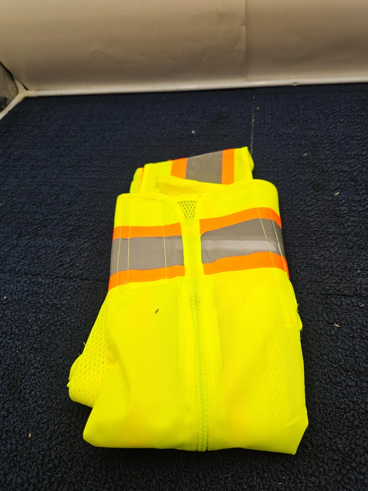 (QTY 5) MALTA PPE-006 High Visibility Yellow Safety Surveyor Vest Size Medium - product detail image 5