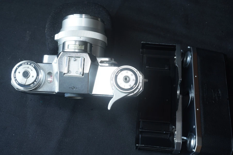 Contarex bullseye with Zeiss Distagon 35 f4 very good shape working Foto 2 de 4