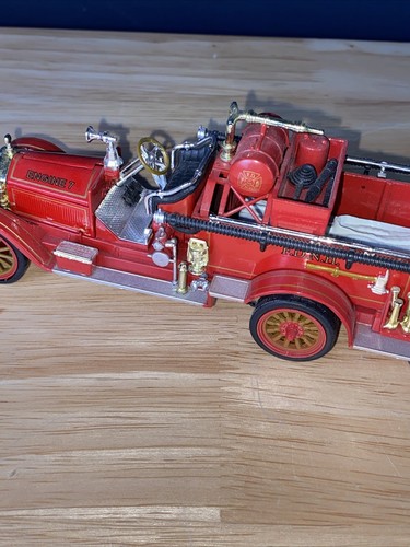 1921 AMERICAN LaFRANCE FIRE PUMPER ENGINE TRUCK # 7 MILWAUKEE F.D - Picture 8 of 9