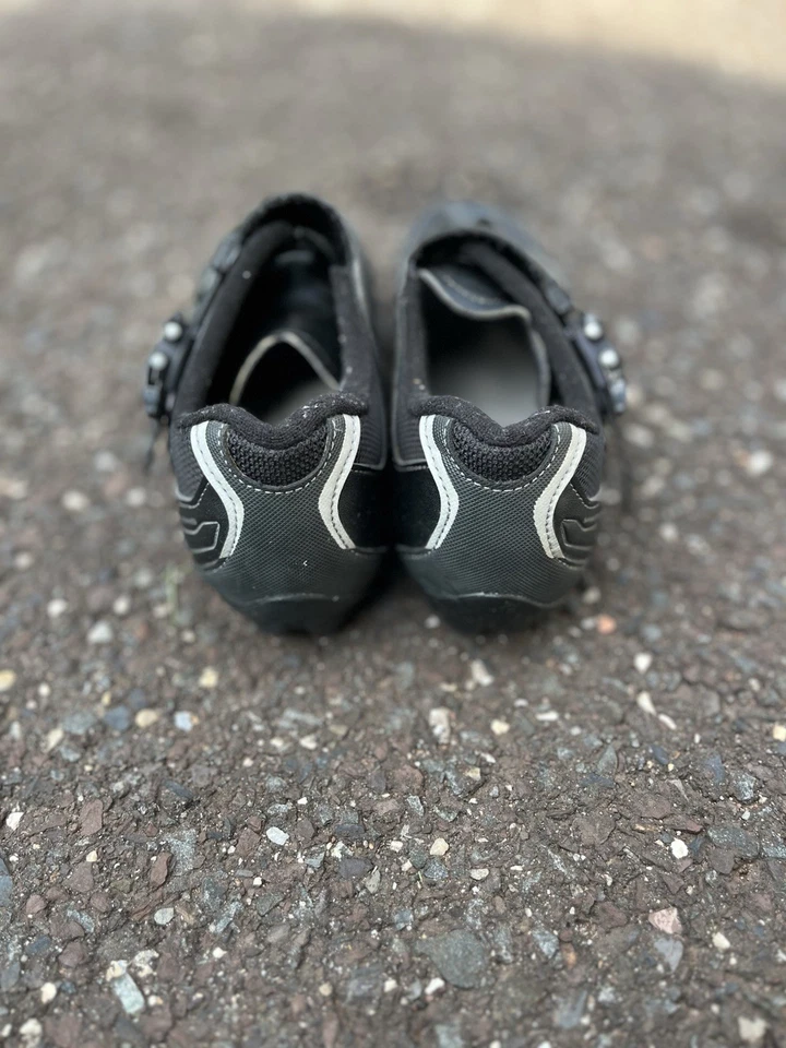 Zapatos de ciclismo de carretera Shimano para mujer SH-WM63L | Talla 37/5,5 EE. UU. Negro Plata Foto 4 de 4