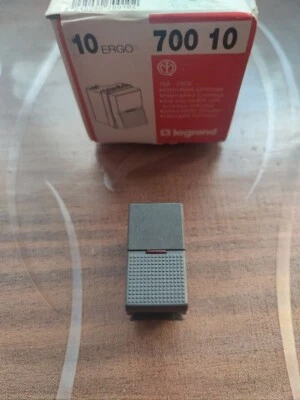 Interruttore luminoso rosso 16A Legrand ERGO art. 700 10. Nuovo e introvabile