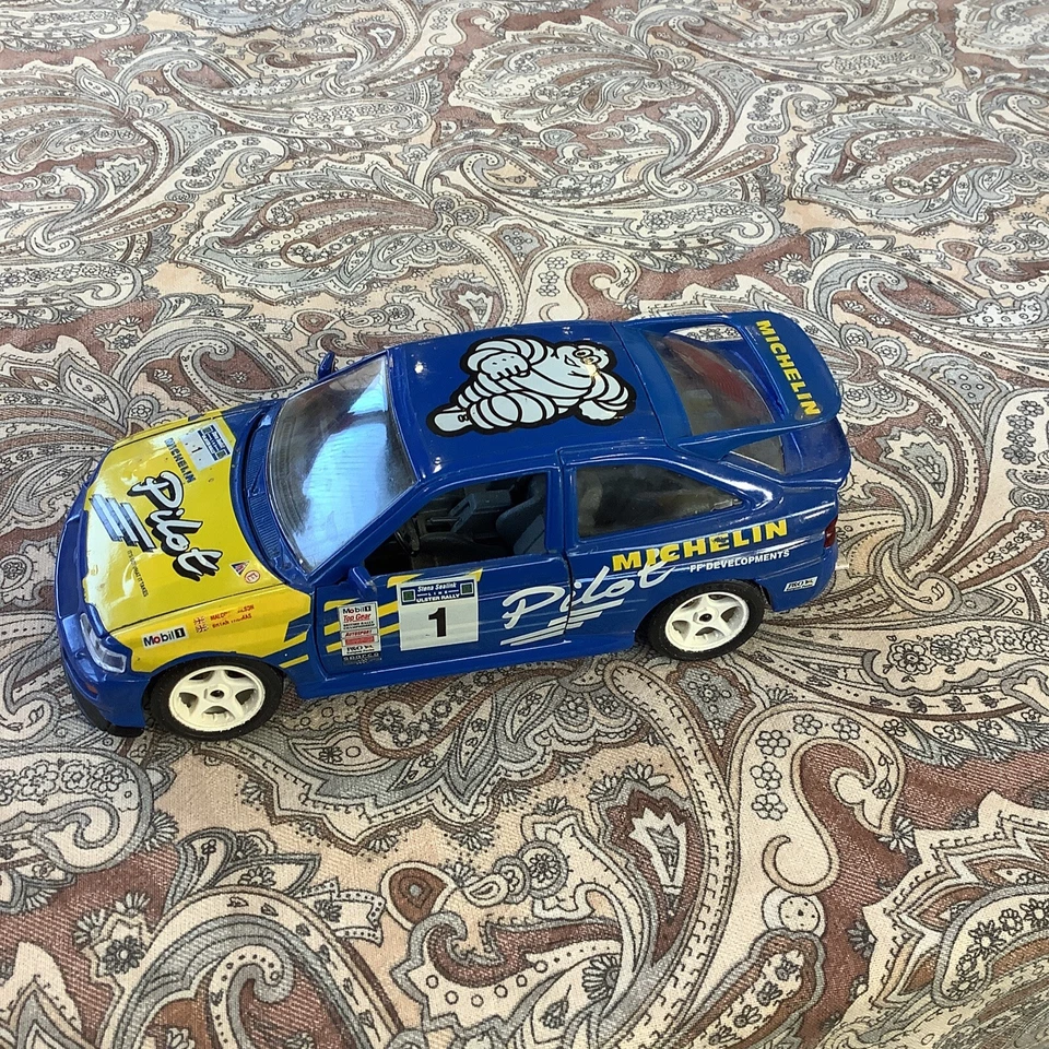 FORD ESCORT  RS COSWORTH      Modellino Burago - Immagine 3 di 4