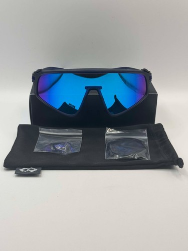 Oakley Latch Panel Matte Trans Navy Prizm Sapphire Lens 0009404-0635 RRP £182 - Picture 10 of 11