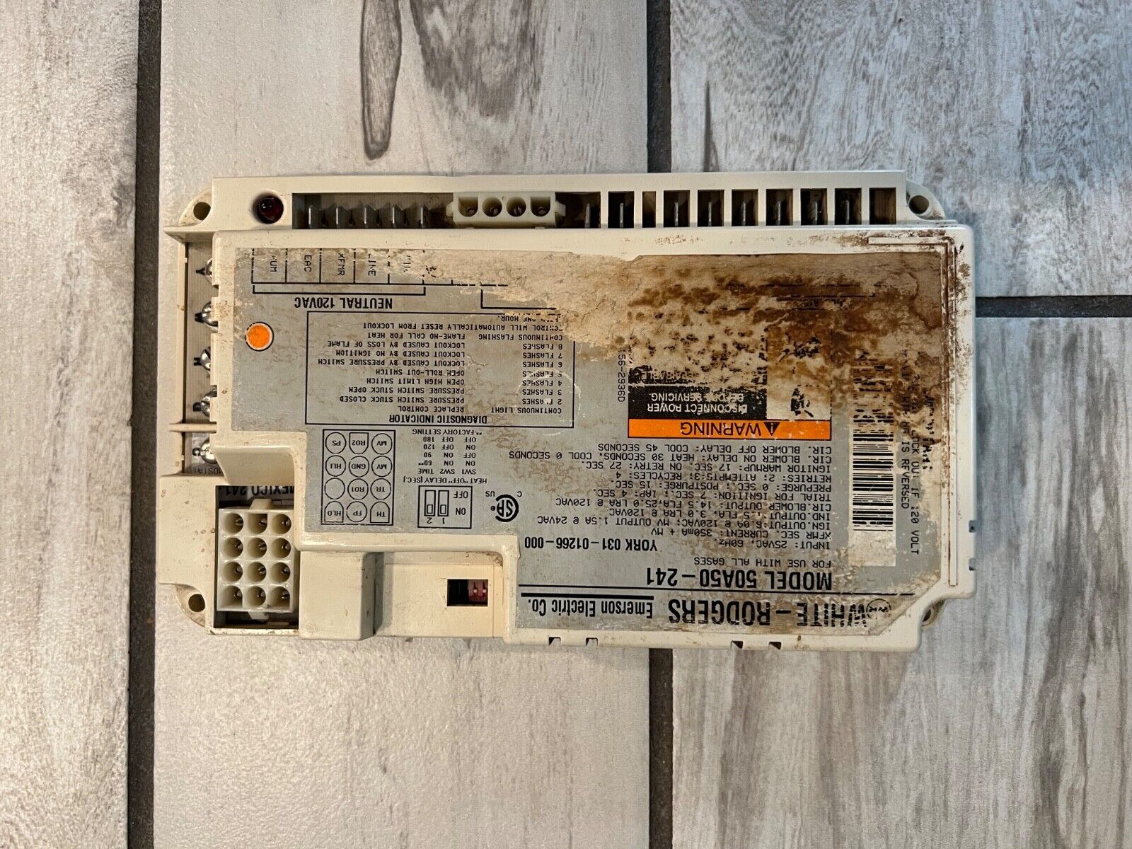 White Rogers Furnace Control Circuit Board (50A50-241) YORK 031-01266-000