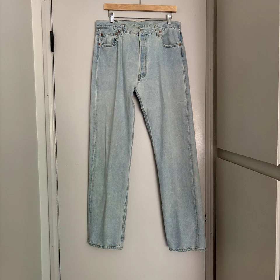 VINTAGE Levis 501 Jeans Mens 32x33 Straight Regular Light Wash USA Made 90s - Image 2 of 4