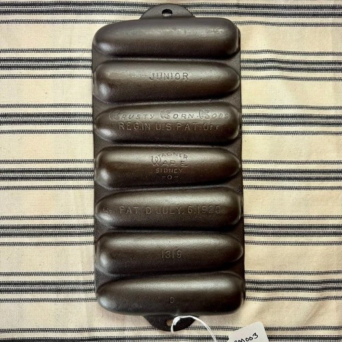 Wagner Ware Sidney O Krusty Korn Kobs 7-Slot Corn Stick Cast Iron #1319 D Junior