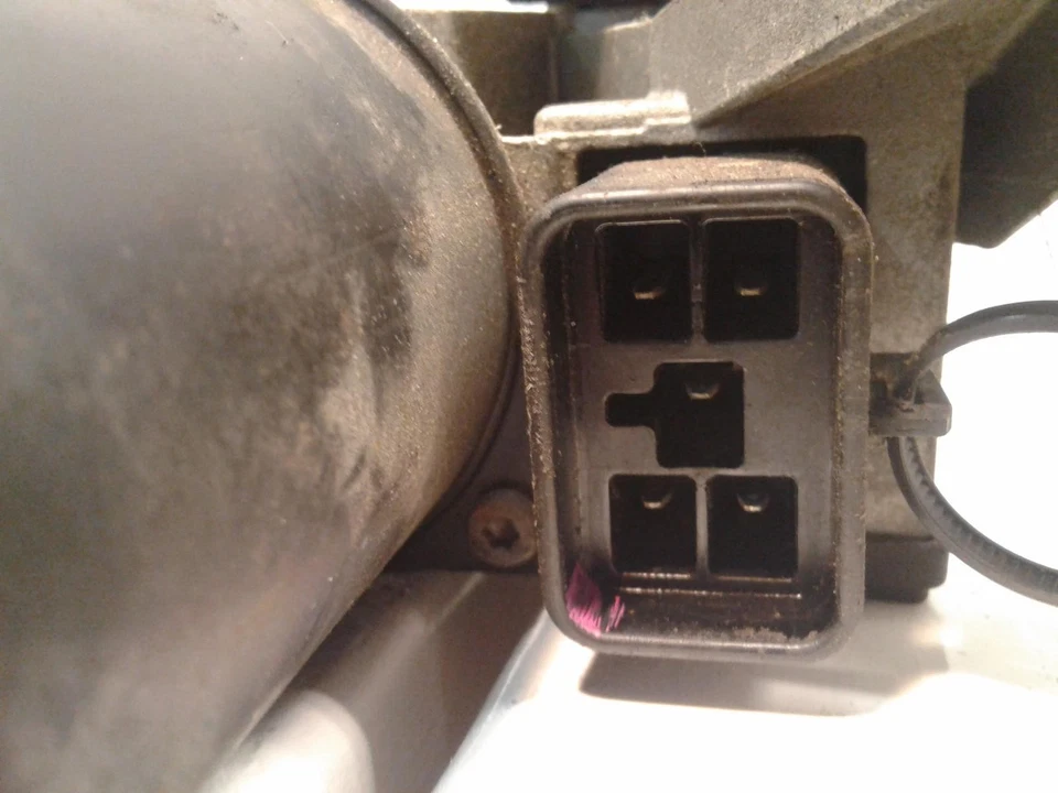 Motor limpiaparabrisas usado se adapta a: 1997 Gmc Yukon grado A Foto 3 de 4