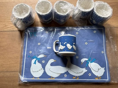 6 Tassen & Tischsets Gracey Goose Bauernhaus Cottagecore blau lila Küche - Bild 1 von 4