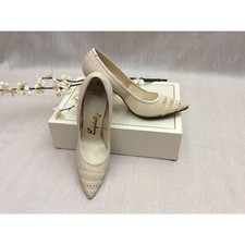 Vintage 1960s Ivory Mesh Cloth Stiletto Spike High Heel Pumps Exquisites Brand