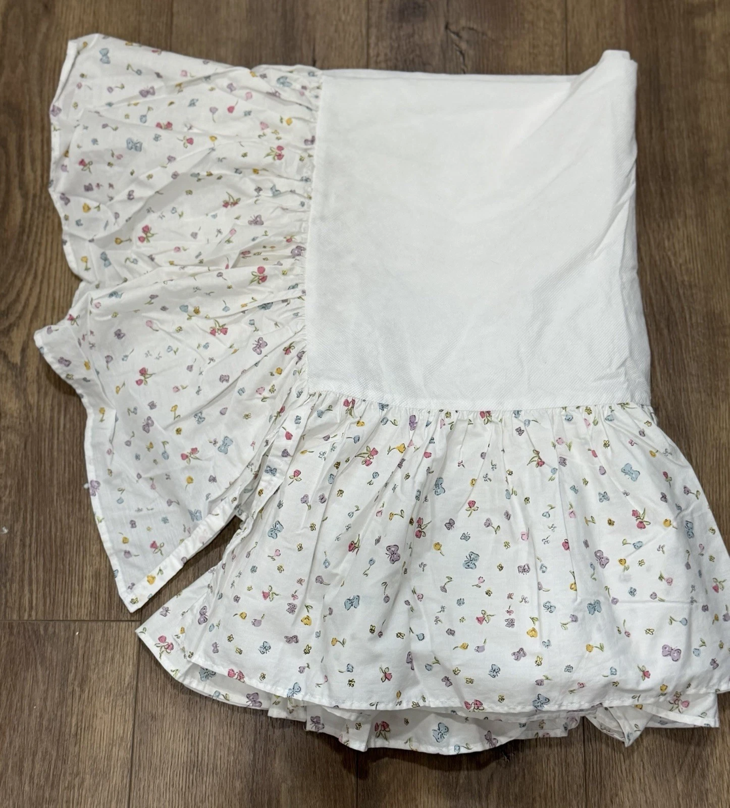 Vintage Classic Winnie the Pooh Nursery Red Calliope Crib Bedding Skirt 1999
Opens in a new window o
