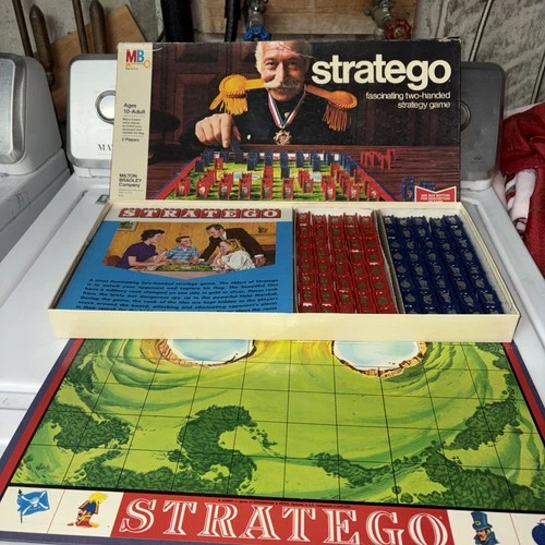 Stratego Board Game Vintage 1977 MB Milton Bradley 4916 Complete