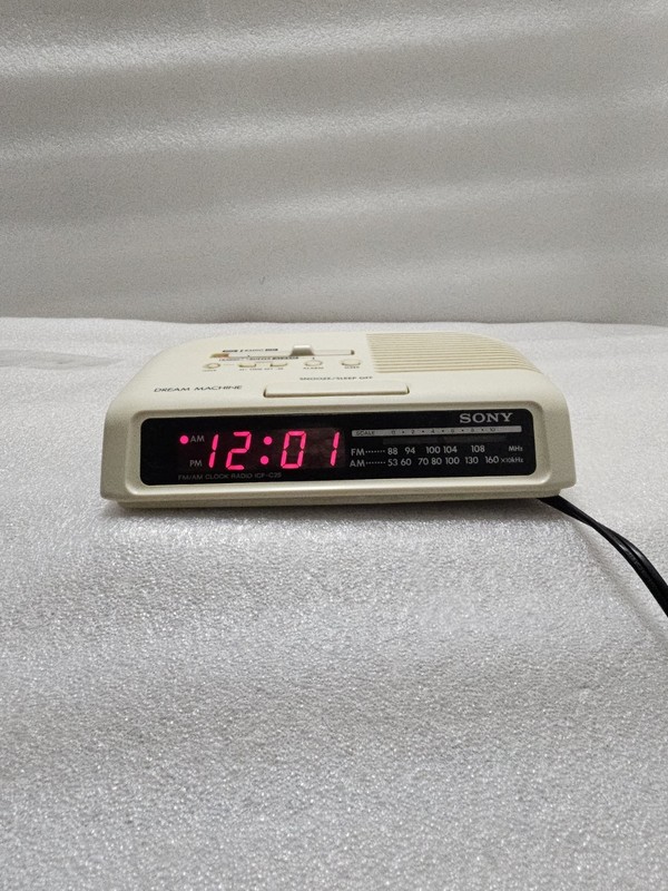 VTG Sony ICF-C25 Dream Machine AM/FM Clock Radio Ivory Tested Works
