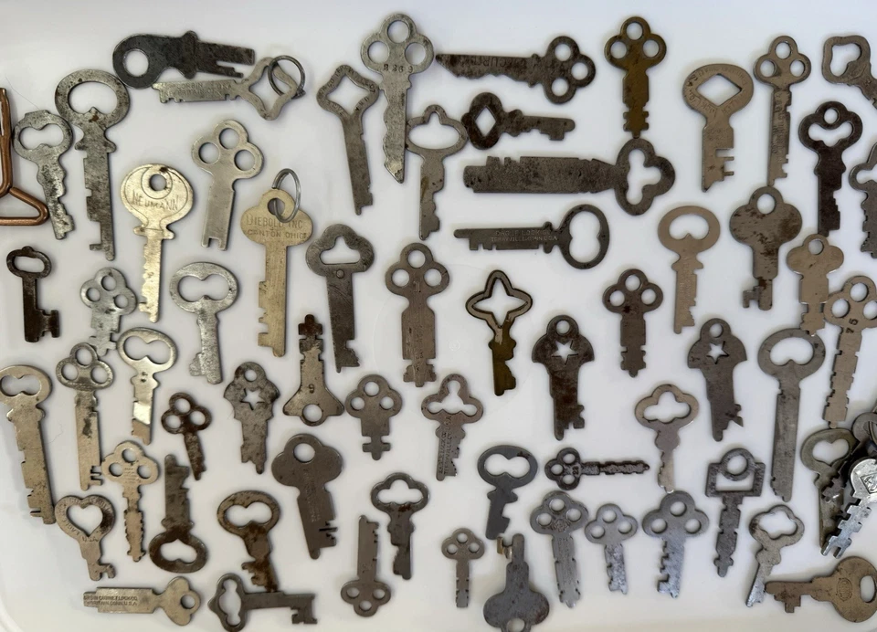Lote 60+ Llaves Esqueleto Planas Antiguas De Colección Misceláneas Corbin Miller Yale & Towne Eagle + Foto 2 de 2