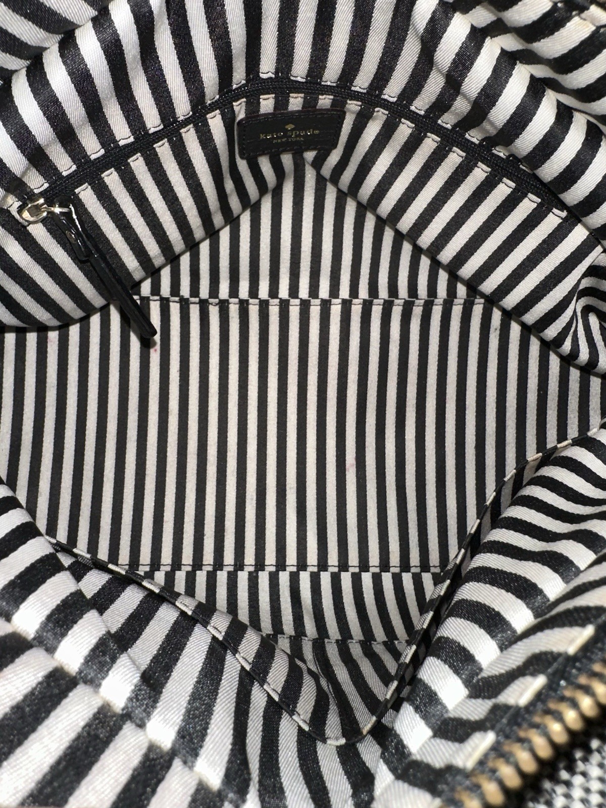 Medium Black - image 5