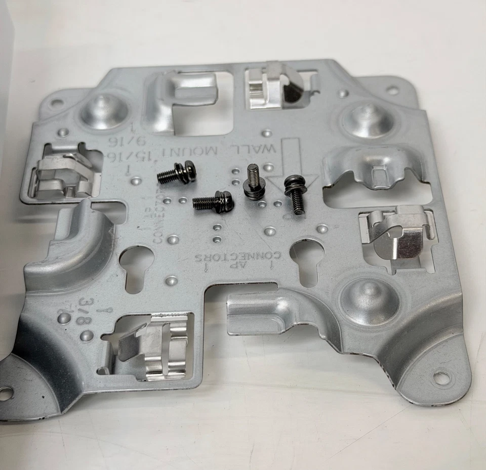 Sophos APX 320 Access Point - includes Mounting Bracket - Image 3 of 4