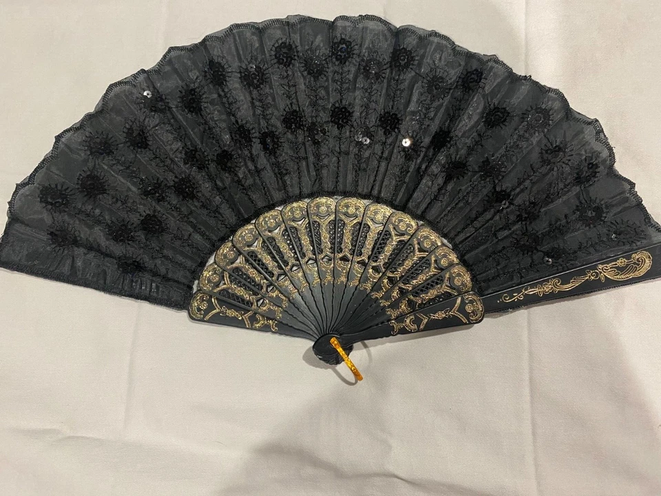Abanico de Mano Plegable Lentejuelas Negro Encaje Abierto Talla 16.5x9" Foto 2 de 2