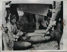 1940 Press Photo Albania ground crews load bombs to Italian planes at base