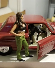 American Diorama 1:24 Lowriderz Figure IV Poly-Resin Figure Lady & Dog AD-76376
