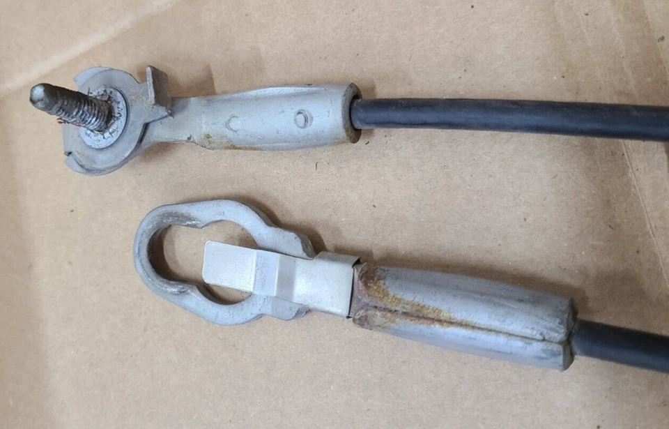 OEM 2010-2018 Dodge RAM 2500 3500 puerta trasera cables de soporte puerta trasera pernos de cable Foto 4 de 4