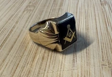 Freemason ring 10k gold - Black “ Onyx” Center Piece.