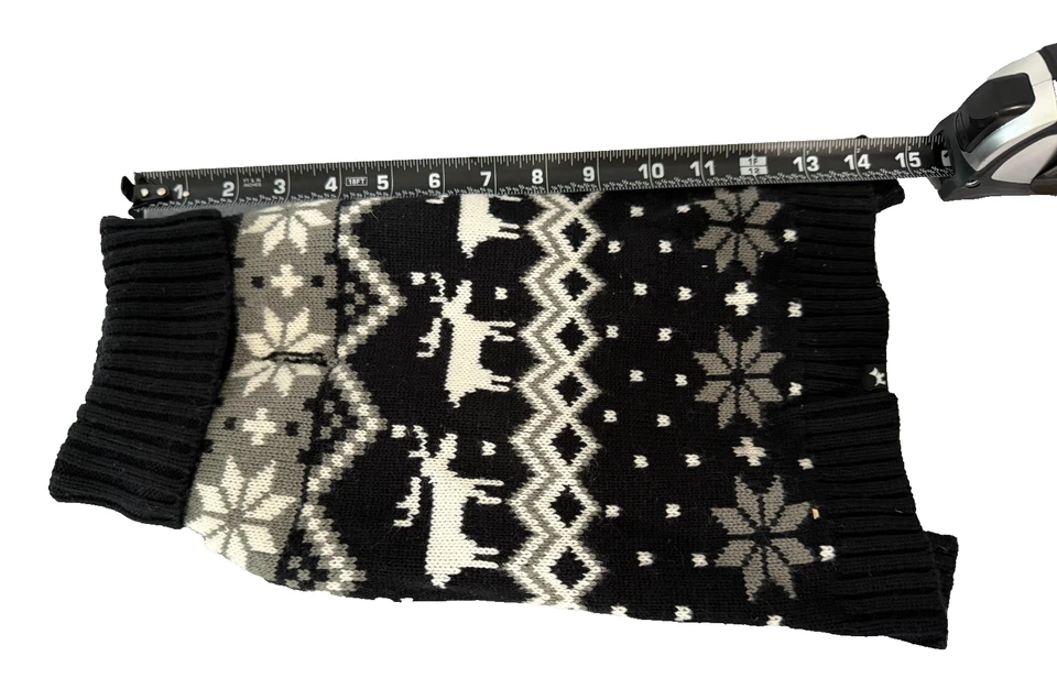 Suéter para Mascotas Hotel Perrito Tejido Blanco y Negro Cuello Tortuga con Correa Agujero Talla M Foto 4 de 4