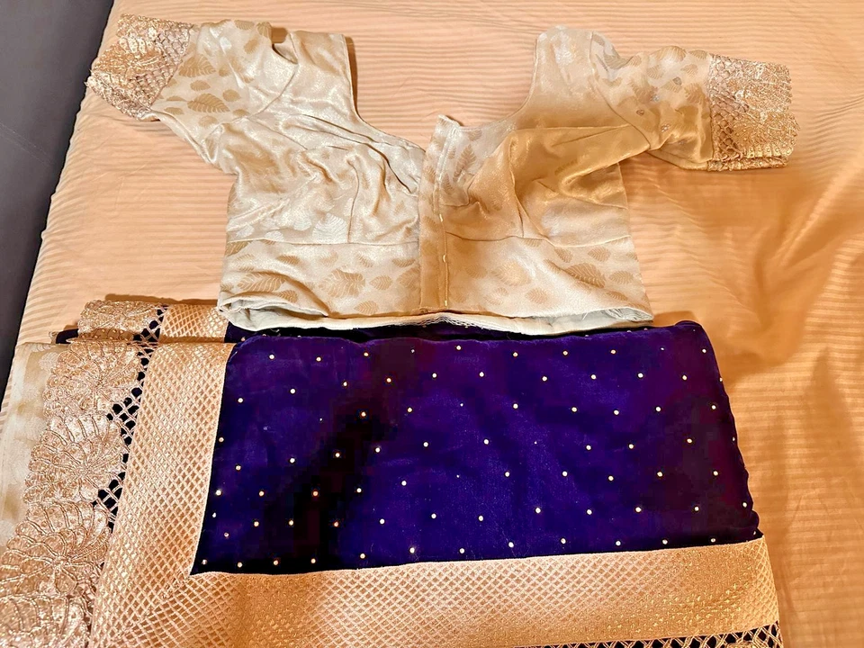 Hermoso sari de terciopelo indio para mujer con blusa (color azul oscuro y dorado) Foto 3 de 4