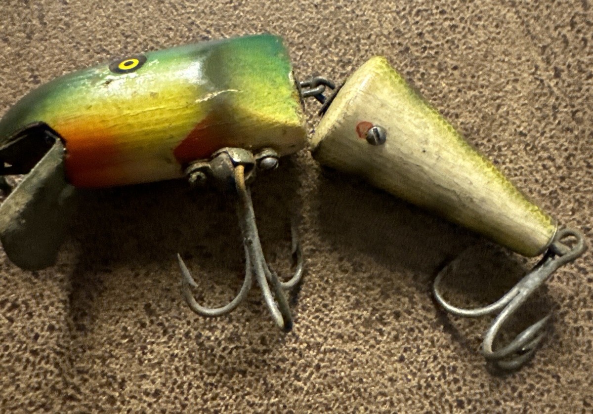 FISHING LURE PFLUEGER 3 1/2” VINTAGE WOOD JOINTED PAL-O-MINE FISHING LURE PFLUEGER 3 1/2” VINTAGE WOOD JOINTED PAL-O-MINE
