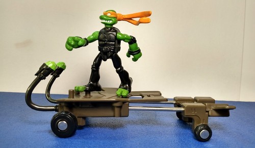 Personaggio Playmates Teenage Mutant Ninja Turtles 2007 *Michelangelo* con skateboard - Foto 10 di 10