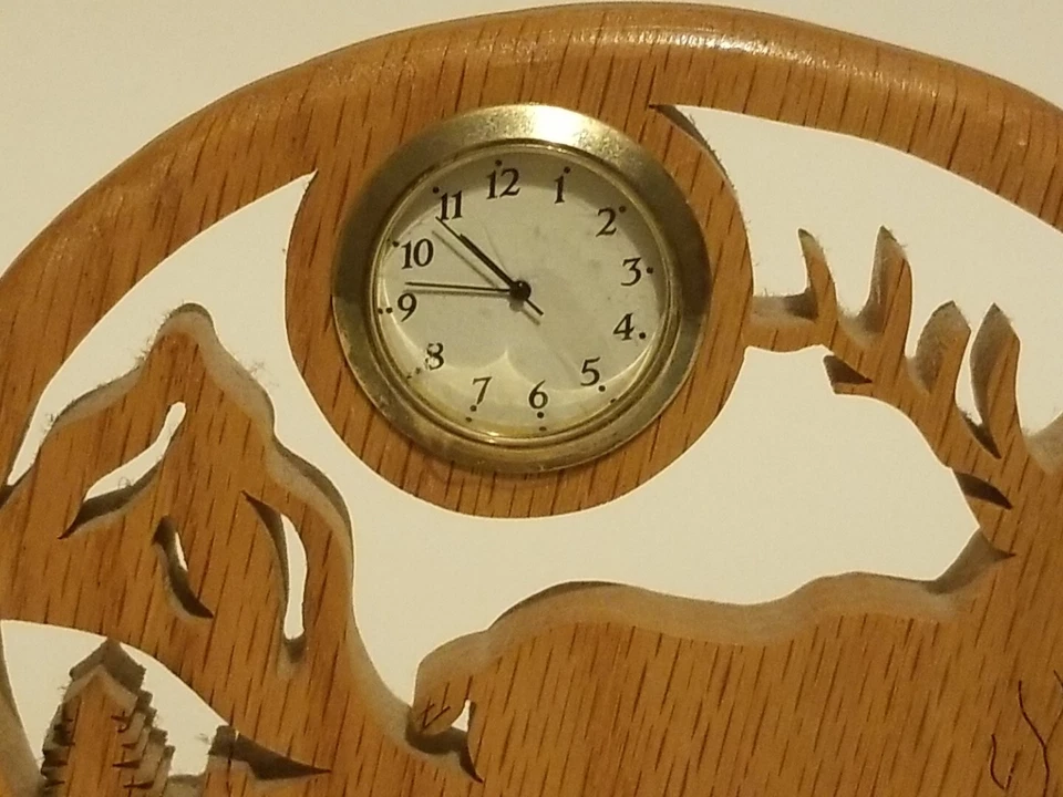 Reloj de Escritorio Ciervo Alce Hecho a Mano Corte Láser Madera de Roble 5.5" X 7" Foto 2 de 4