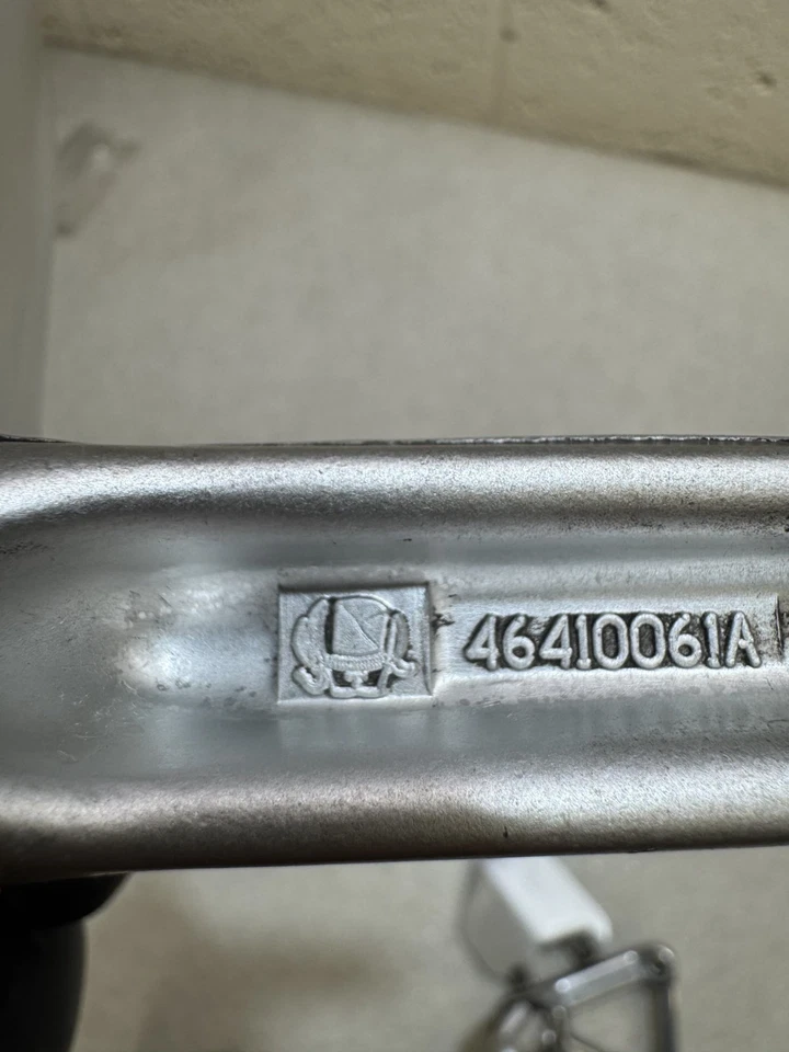 DUCATI 916 SP 1994 LOGOTIPO ELEFANTE ESTRIBERAS SOPORTES PERNOS OEM 916 748 996 998 Foto 3 de 3