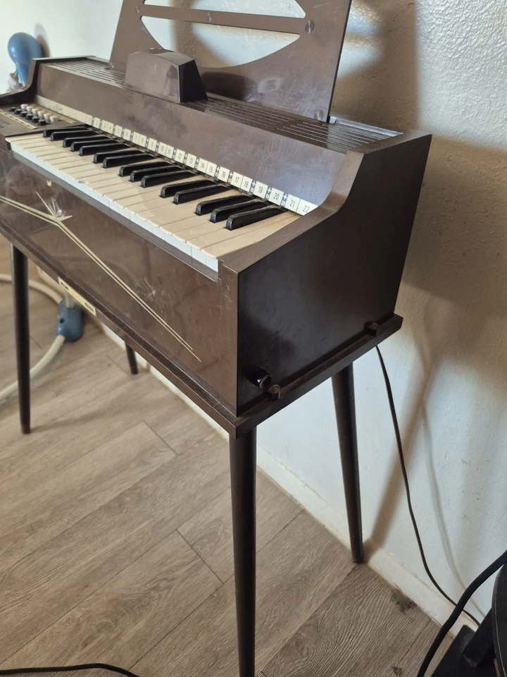 Vintage Magnus Electric Chord Organ Model 311 P  WORKS GREAT! Original Legs - Image 3 of 4