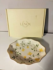 NEW LENOX Honeysuckle Dresser Tray Perfume Display Porcelain Yellow Floral Dish