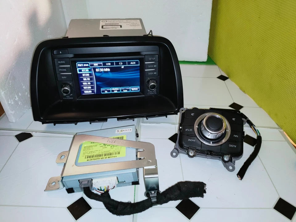 MASDA cx-5. Reproductor estéreo radio CD coche Sanyo GKK9 66 DV0A. mp3, navegación por satélite, bluetooth Foto 4 de 4