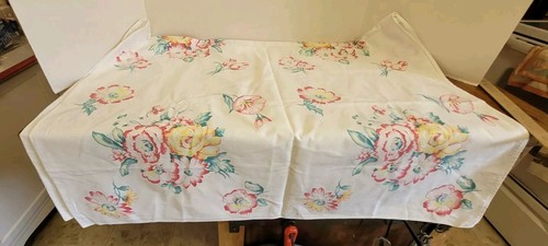 Tovaglia vintage bianca con fiori rossi tenui shabby chic 51" x 64" ARTIGIANALE - Foto 10 di 12