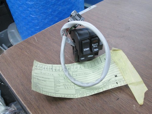 Right Hand Engine Kill Switch Turn Signal Control Fits: Harley Davidson 70279-82 - 第 1/10 張圖片