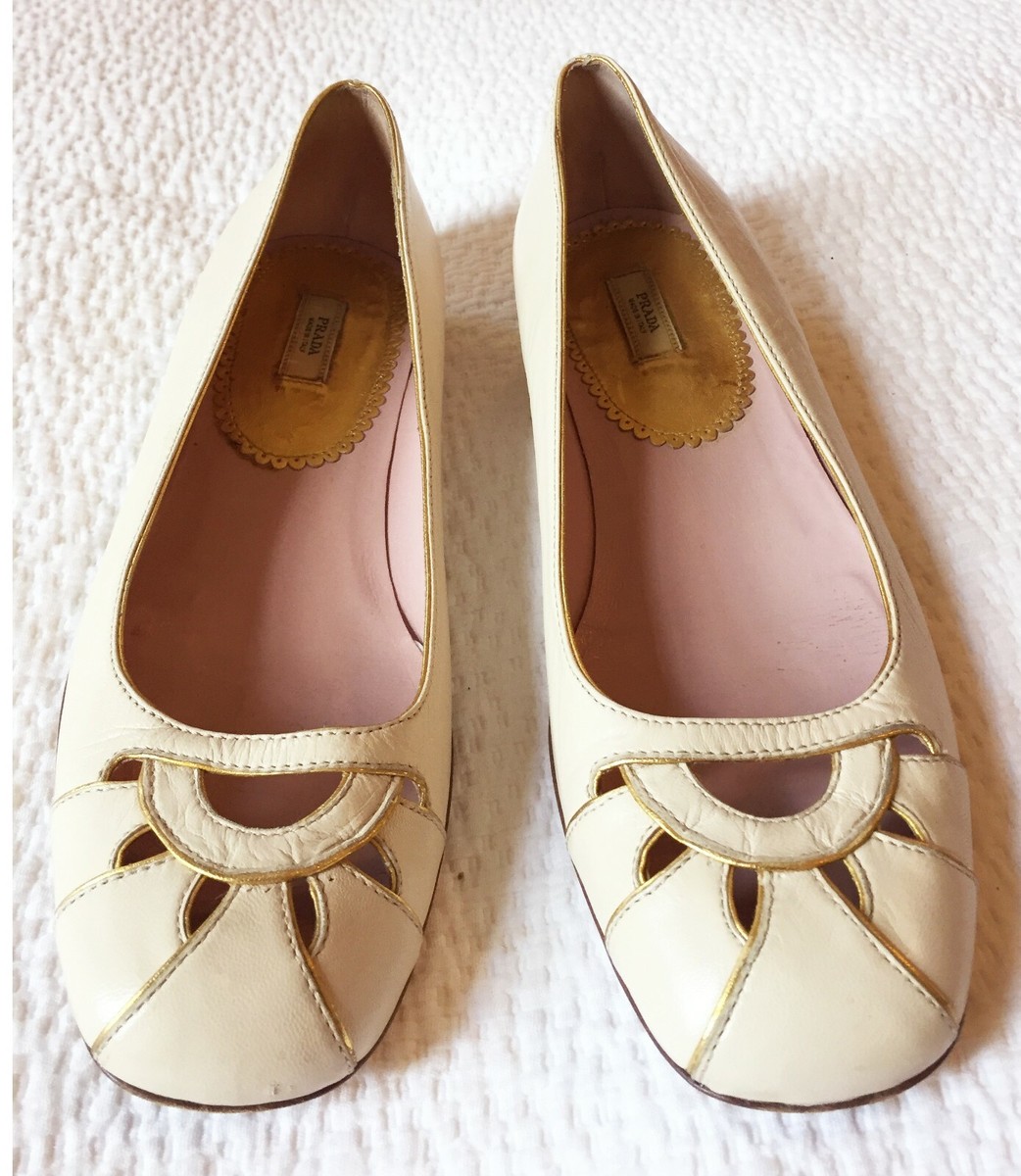PRADA　フラットシューズ　ゴールド　金 ゴールド（金色）系 PRADA(プラダ) フラットシューズ(レディース